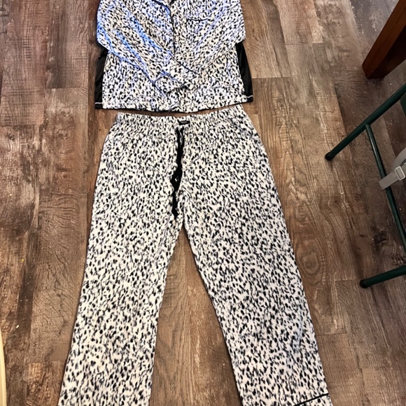 Simply Vera Wang pajamas cheetah print fleece fabric size XL - Picture 2 of 6